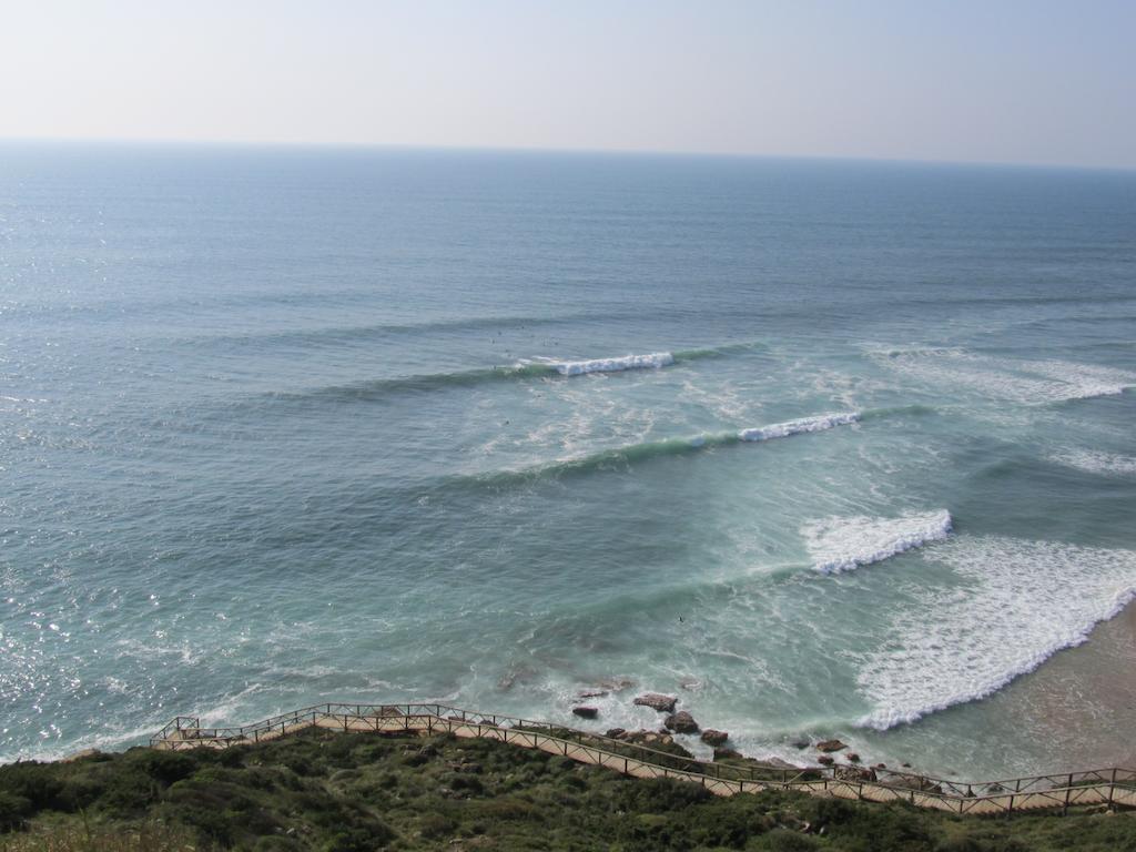 Arthouse Surf Ericeira Hotel Bagian luar foto